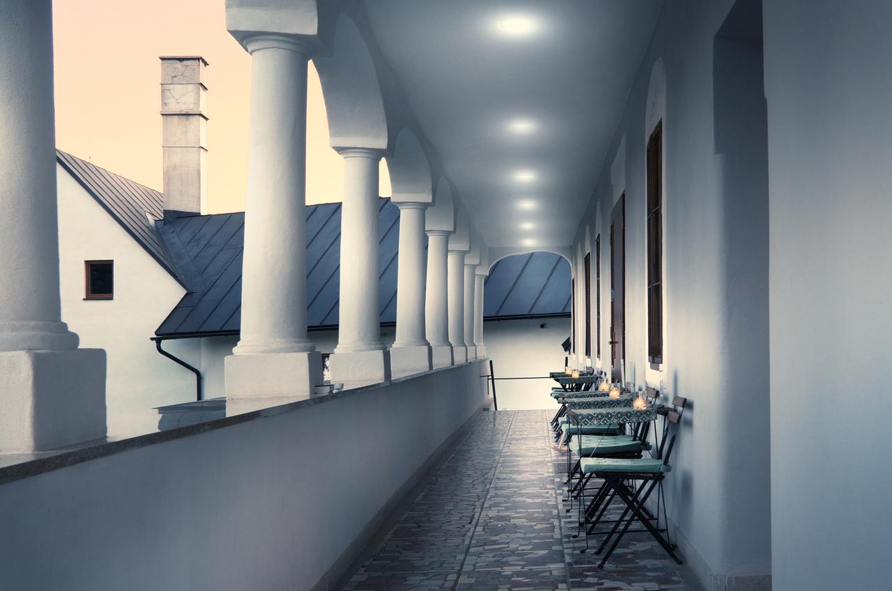 Kastiel Cicmany Hotel Екстериор снимка